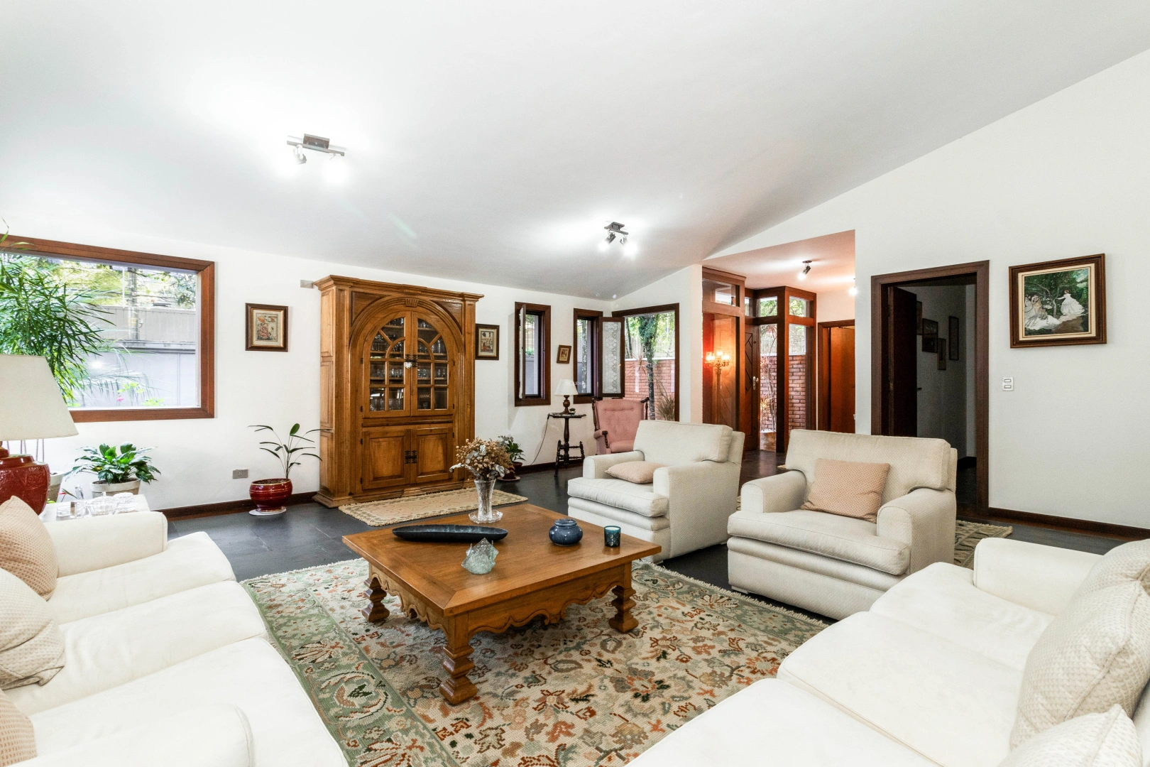 Casa com ambientes integrados e lazer completo - Imagem 6