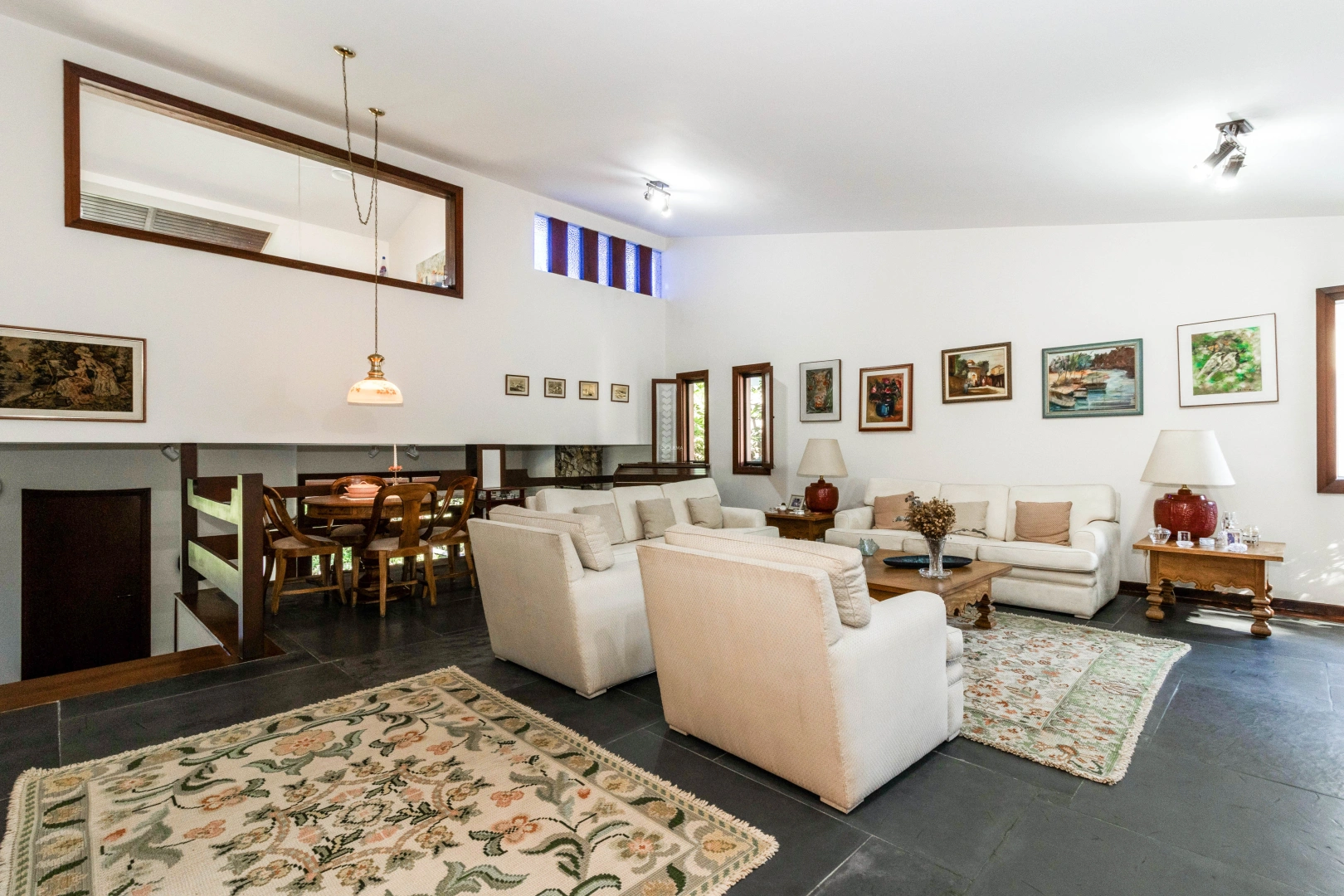 Casa com ambientes integrados e lazer completo - Imagem 8