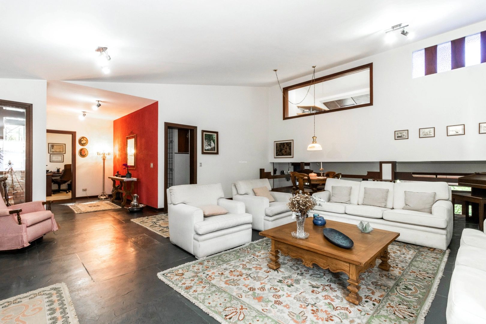 Casa com ambientes integrados e lazer completo - Imagem 9