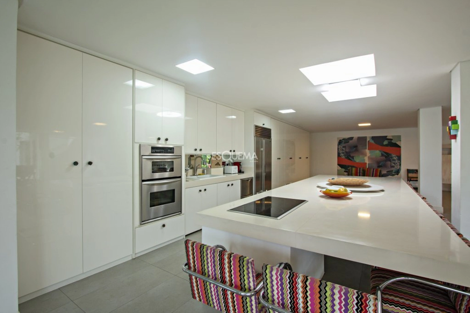 Casa moderna com piscina e ofurô - Imagem 11