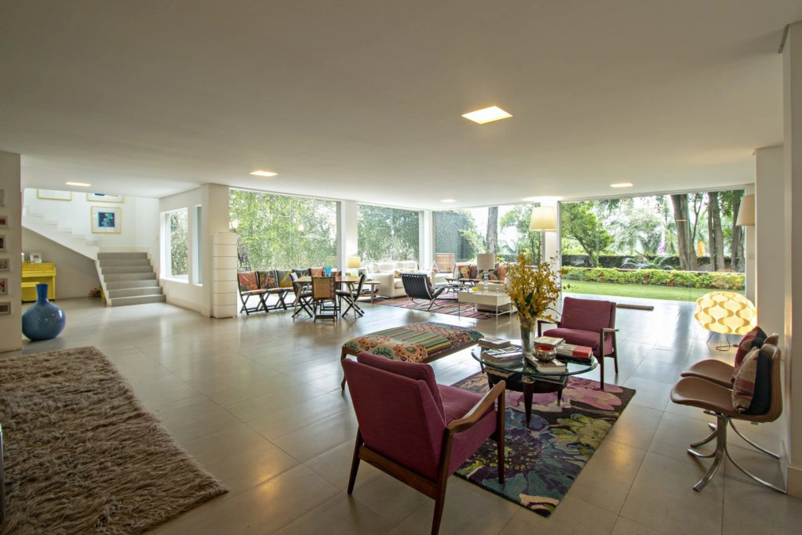Casa moderna com piscina e ofurô - Imagem 1