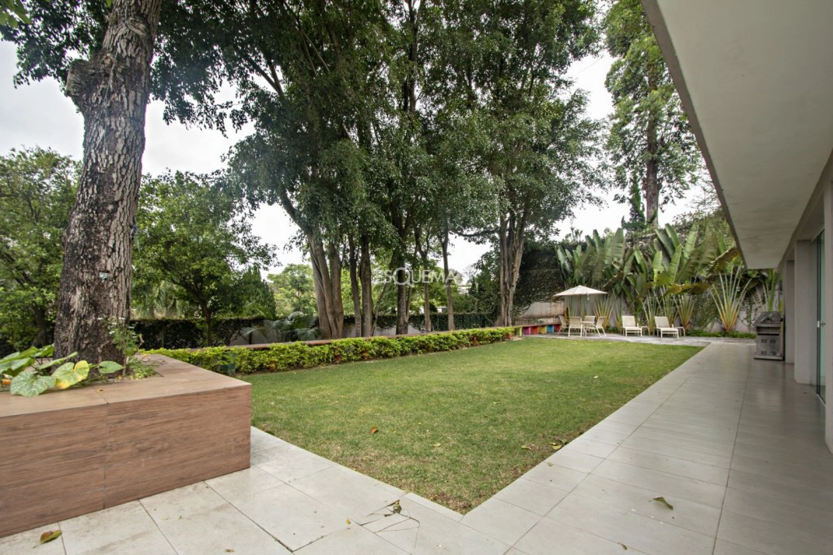 Casa moderna com piscina e ofurô - Imagem 4