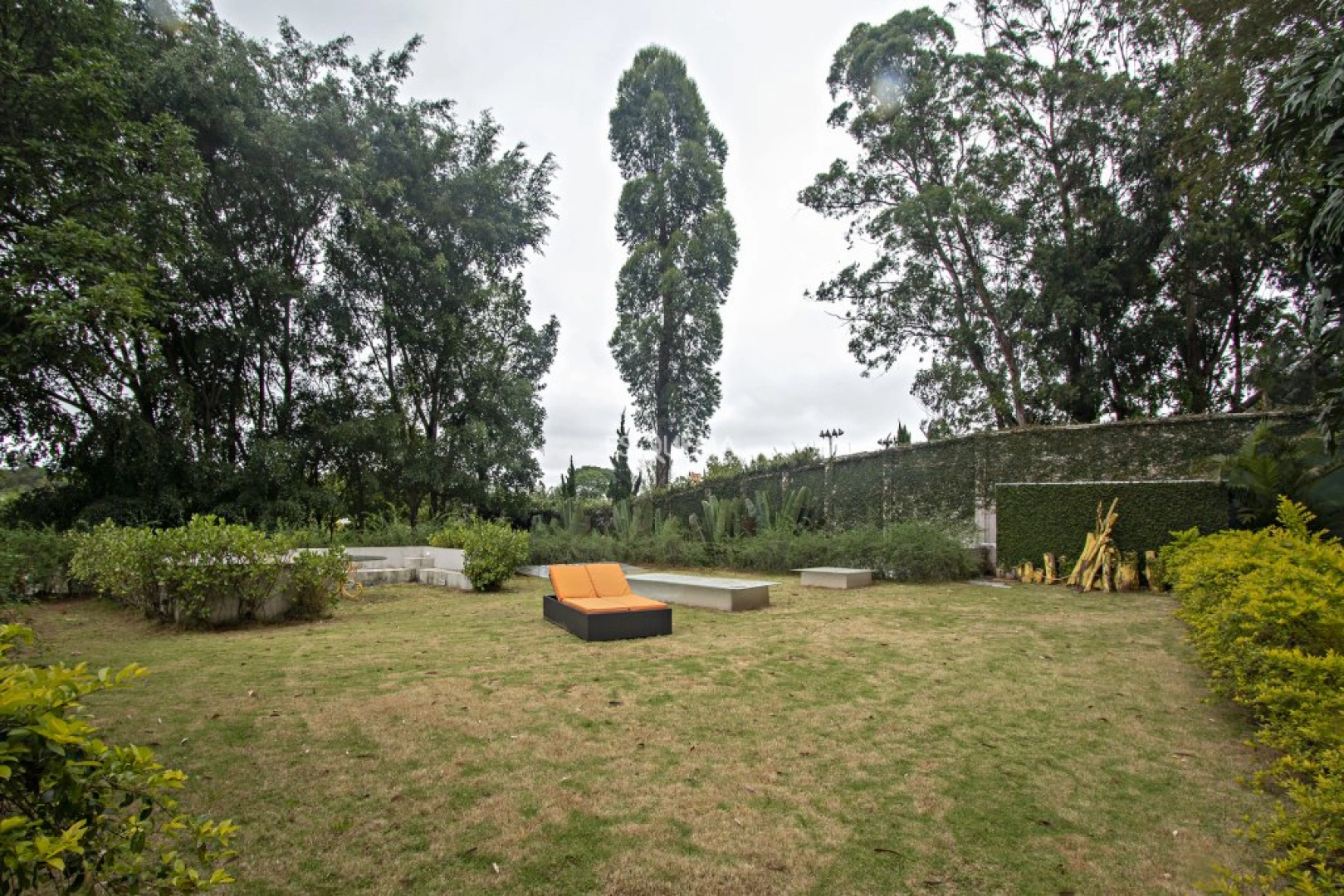 Casa moderna com piscina e ofurô - Imagem 6
