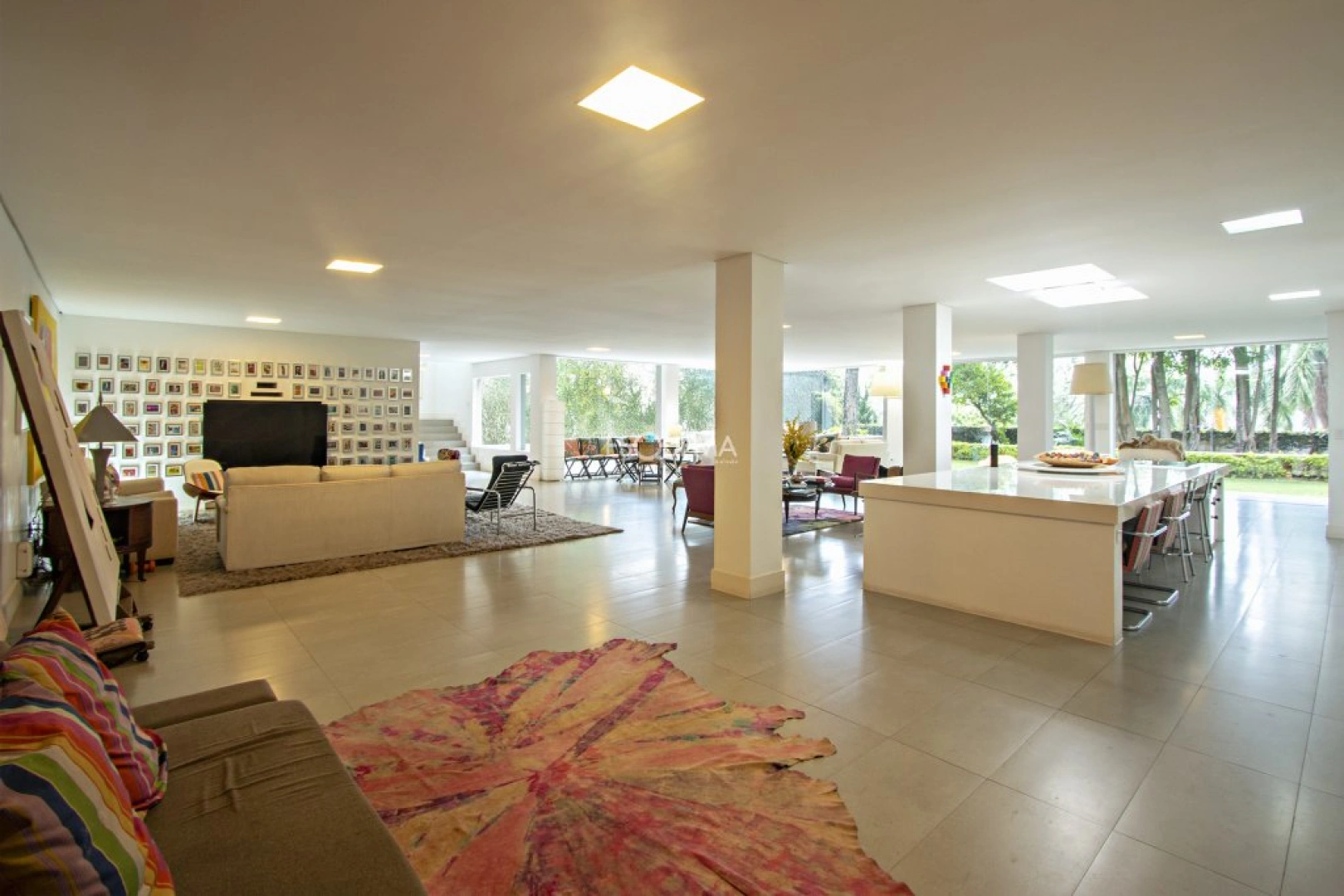 Casa moderna com piscina e ofurô - Imagem 8