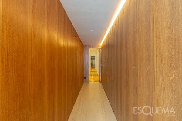 Apartamento reformado com 335 m² em localização privilegiada no Jardim Paulista