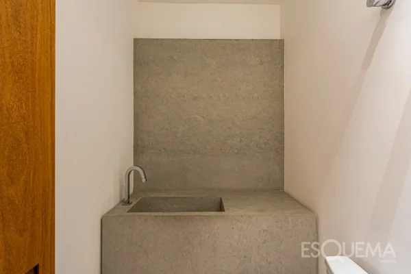 Apartamento reformado com 335 m² em localização privilegiada no Jardim Paulista
