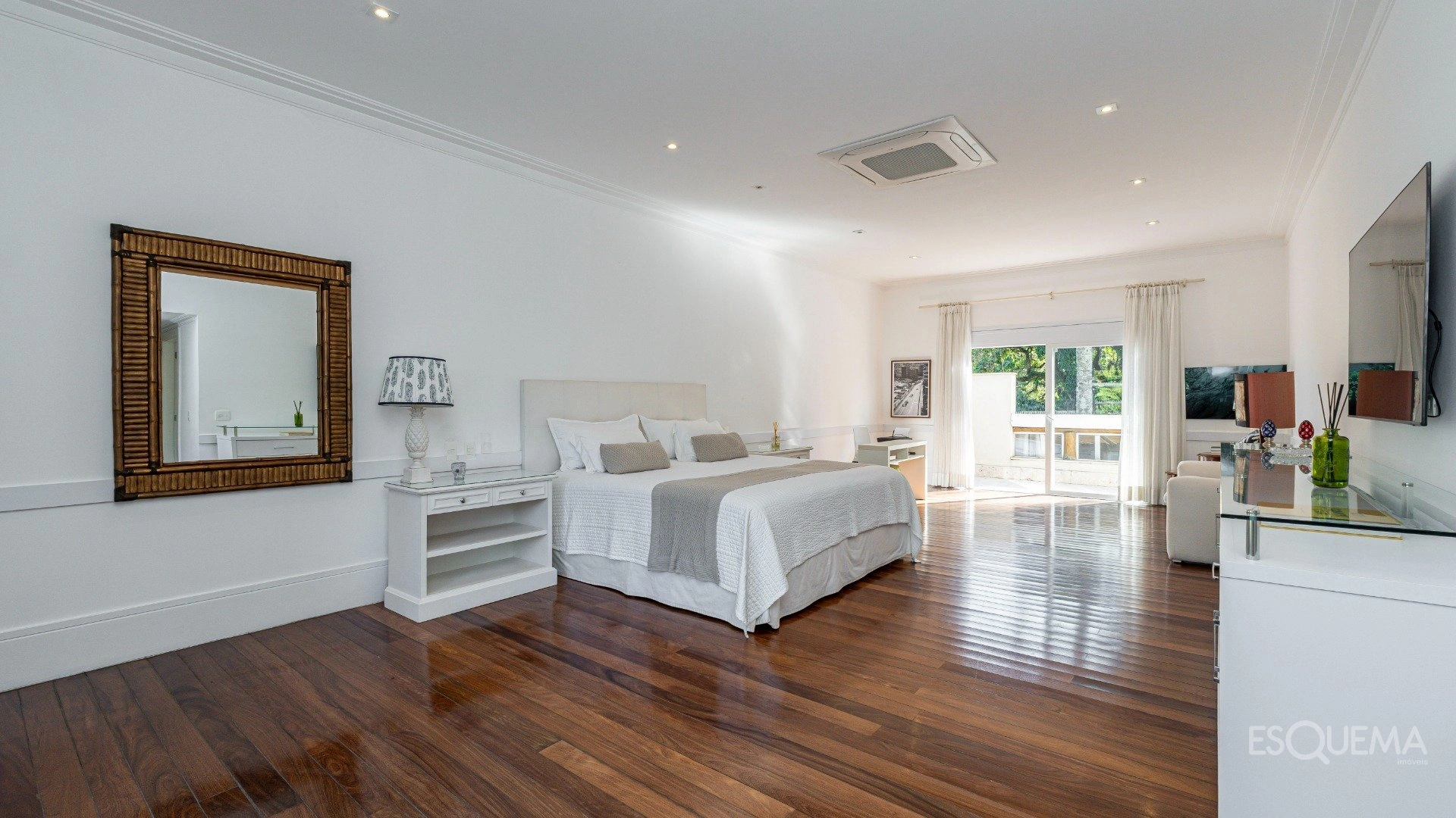 Casa com 5 suítes e ampla área externa no Jardim Guedala - Imagem 12
