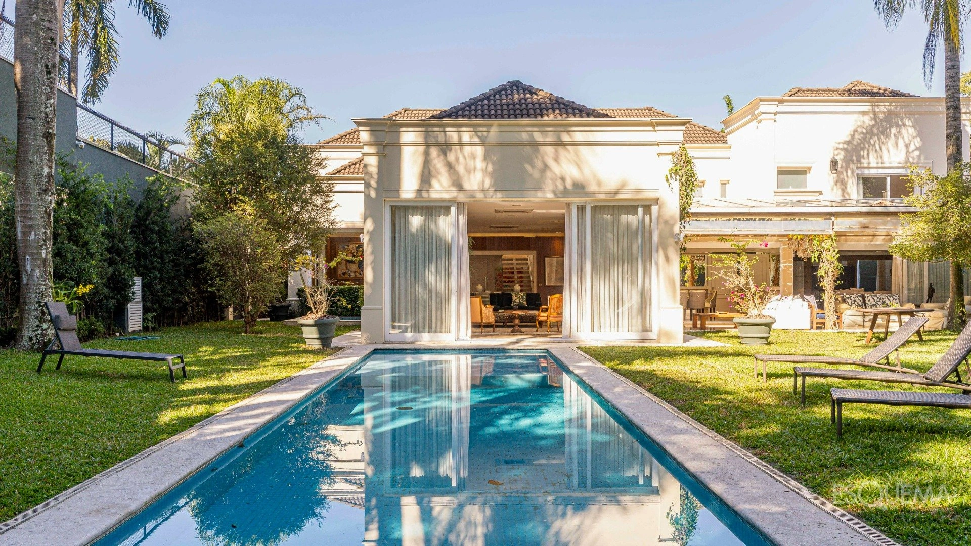 Casa com 5 suítes e ampla área externa no Jardim Guedala - Imagem 1