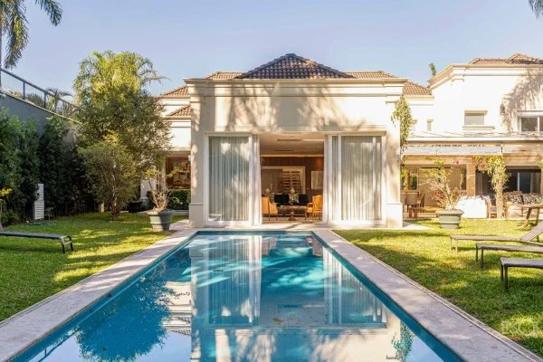 Casa com 5 suítes e ampla área externa no Jardim Guedala