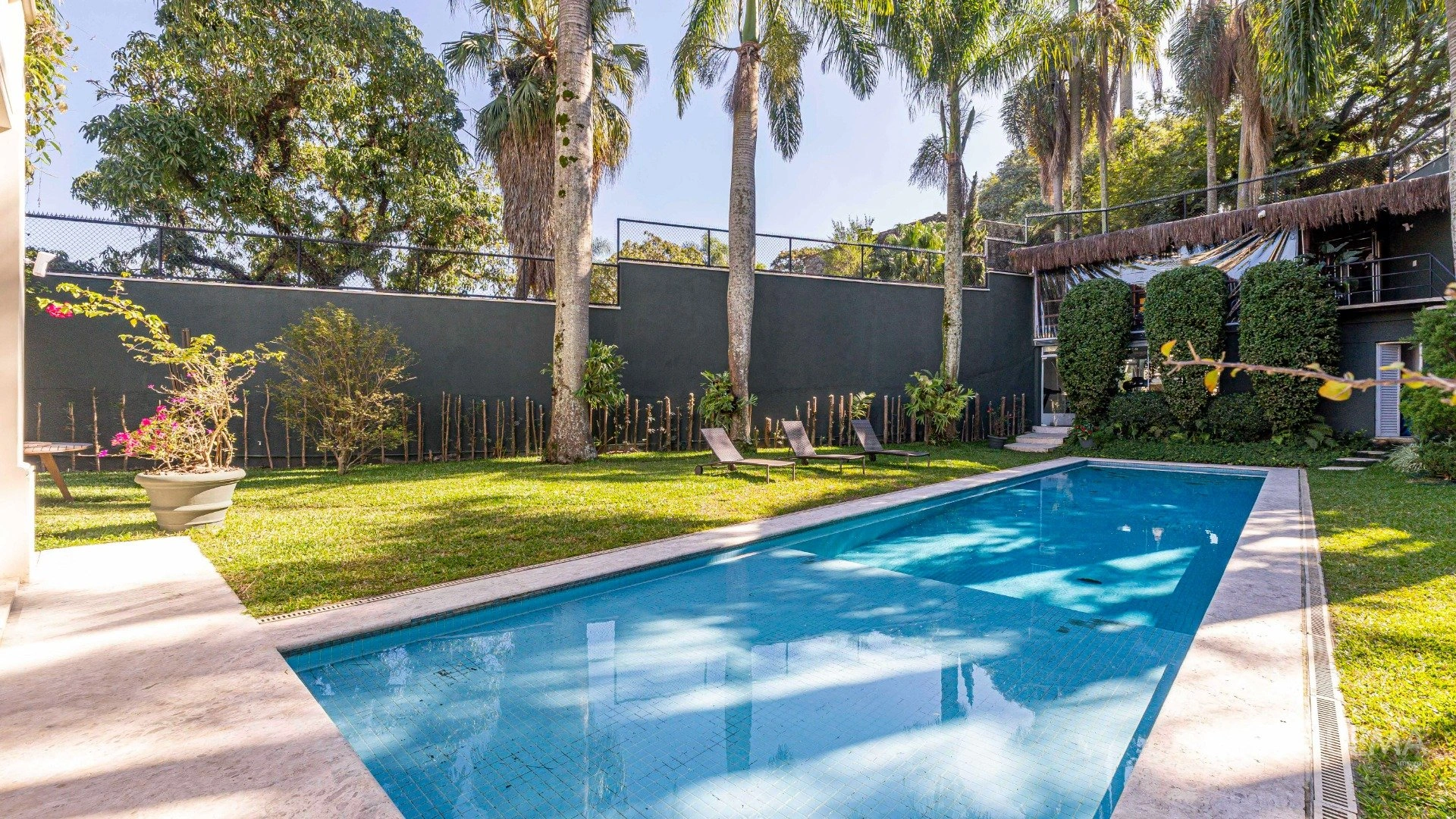 Casa com 5 suítes e ampla área externa no Jardim Guedala - Imagem 2