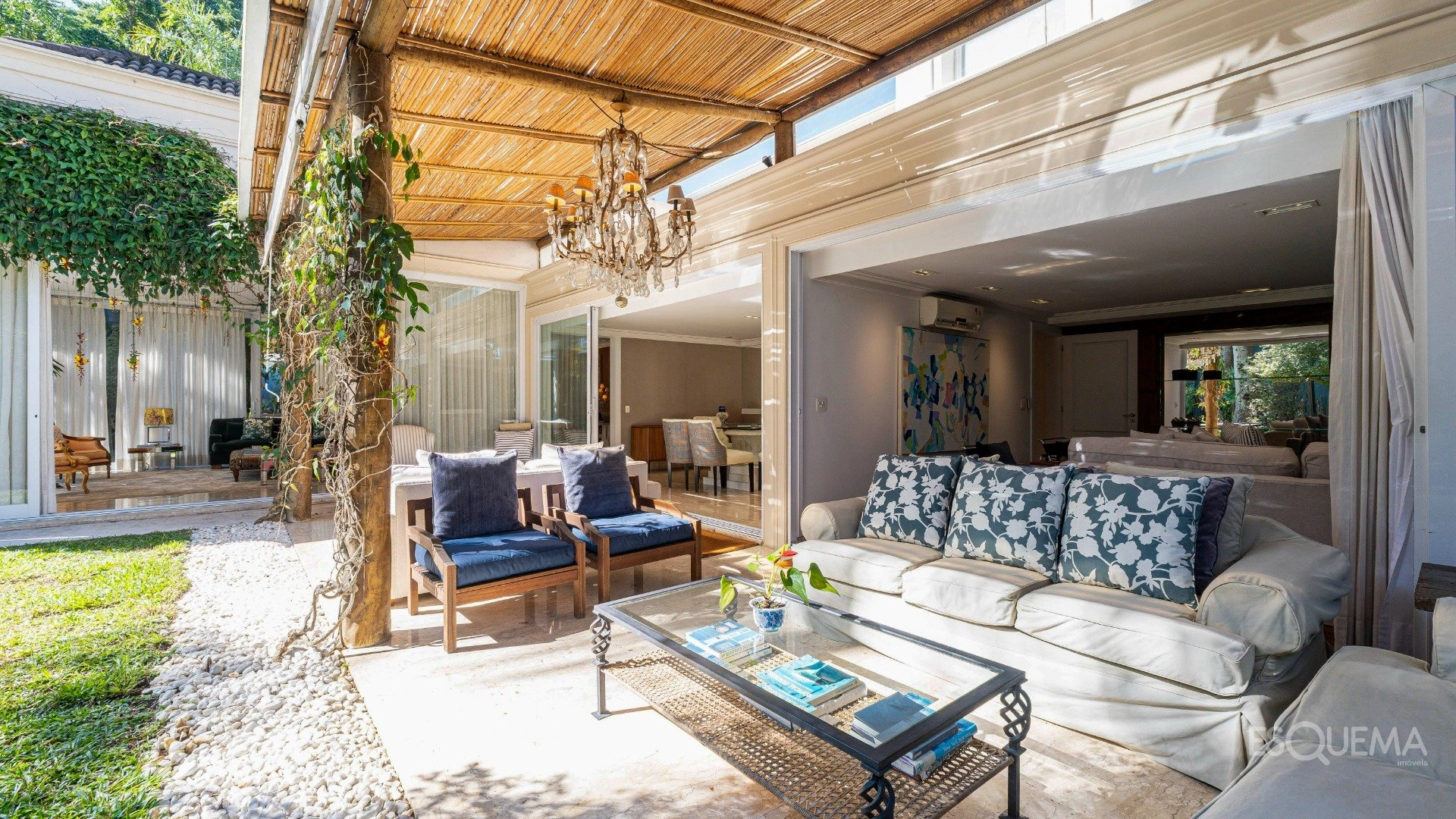 Casa com 5 suítes e ampla área externa no Jardim Guedala - Imagem 3