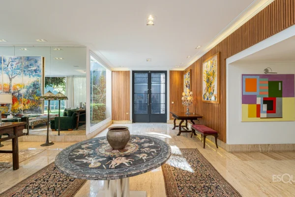 Casa com 5 suítes e ampla área externa no Jardim Guedala