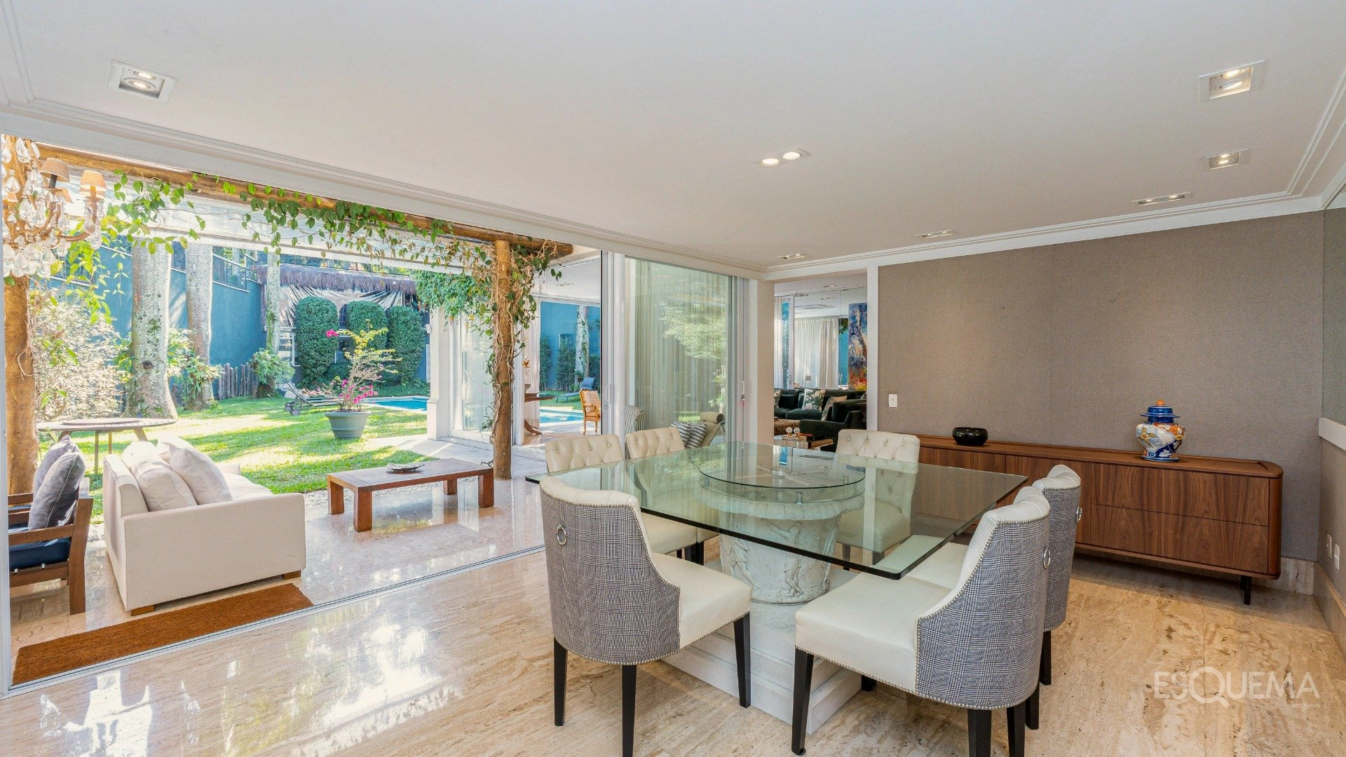 Casa com 5 suítes e ampla área externa no Jardim Guedala - Imagem 7