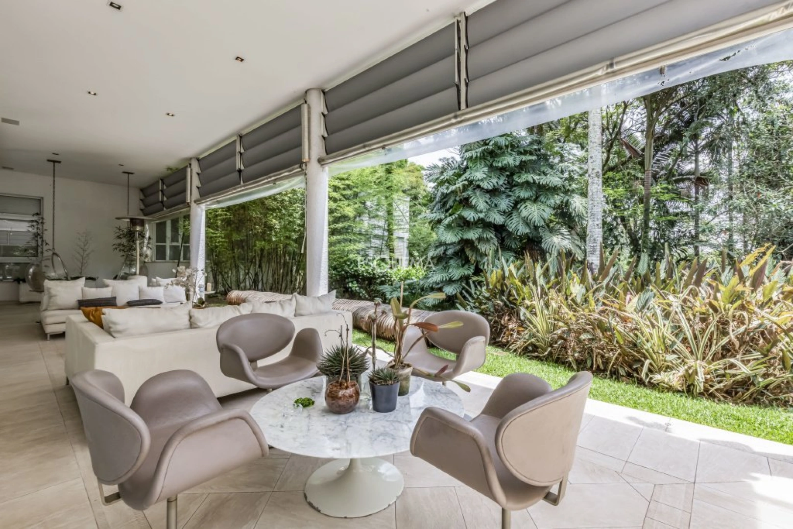 Casa em terreno com 3.000m2 em condomínio fechado - Imagem 14