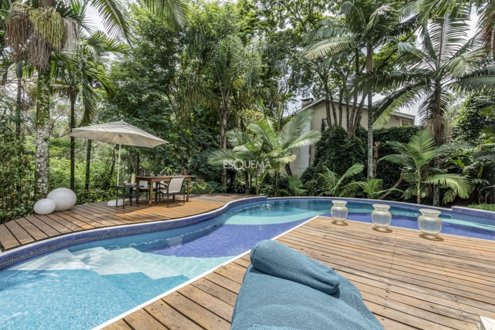 Casa em terreno com 3.000m2 em condomínio fechado - Imagem 2