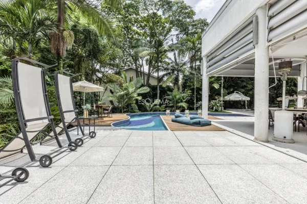 Casa em terreno com 3.000m2 em condomínio fechado