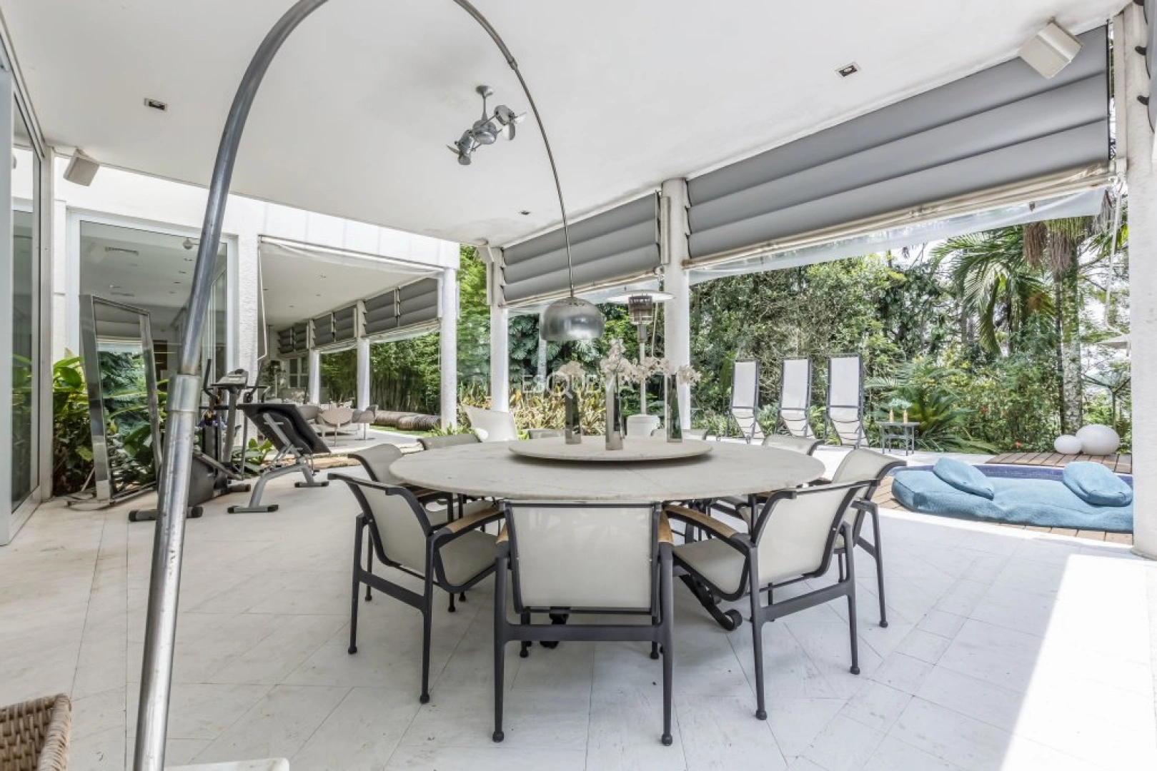 Casa em terreno com 3.000m2 em condomínio fechado - Imagem 6