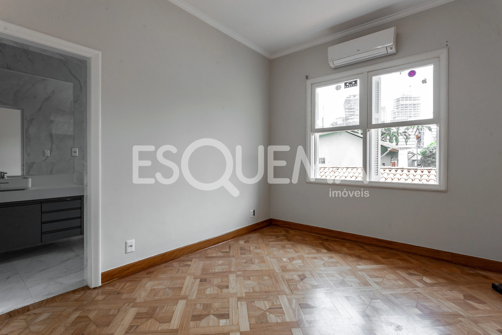 Casa com jardim em localização nobre - Imagem 10