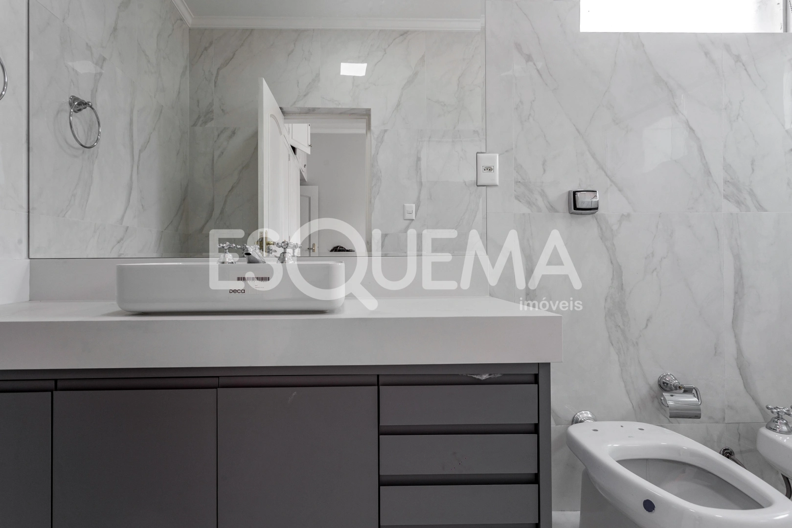 Casa com jardim em localização nobre - Imagem 11