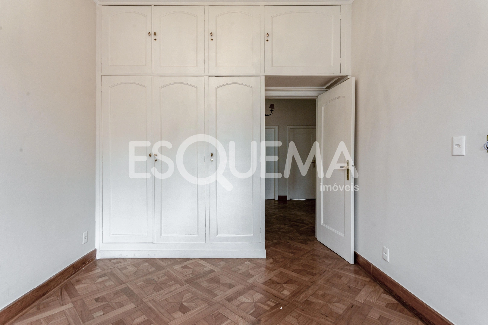 Casa com jardim em localização nobre - Imagem 12