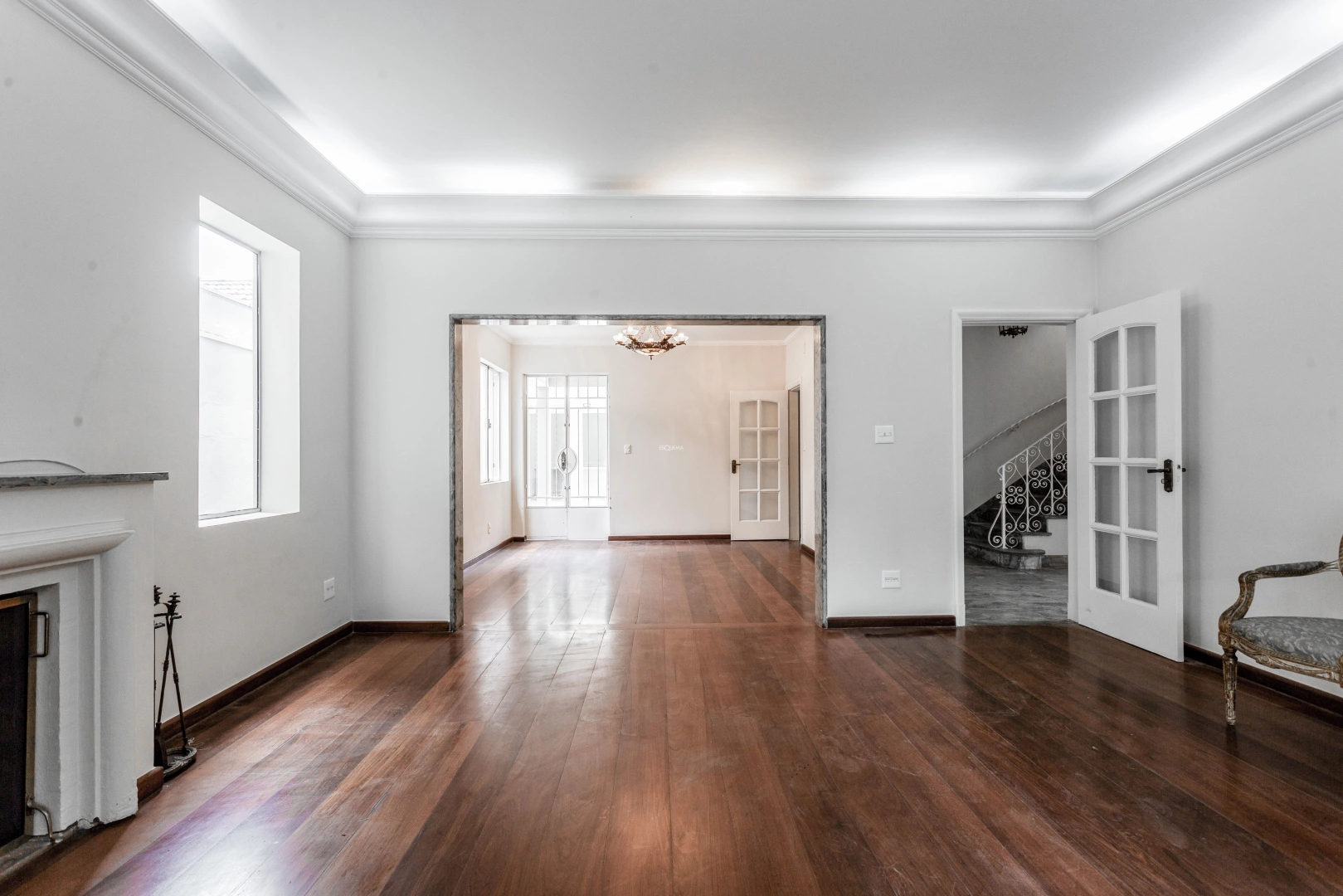 Casa com jardim em localização nobre - Imagem 3