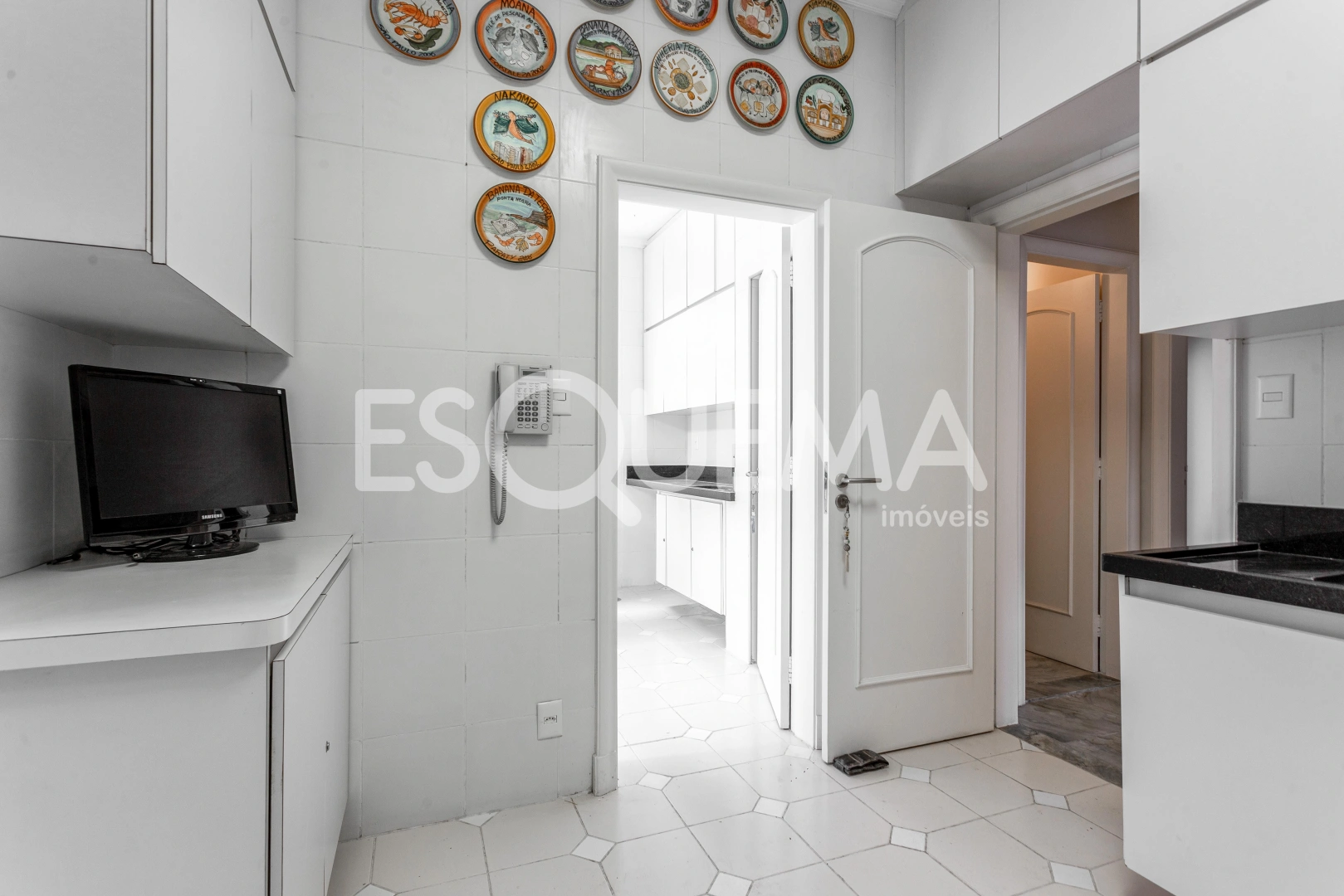 Casa com jardim em localização nobre - Imagem 6
