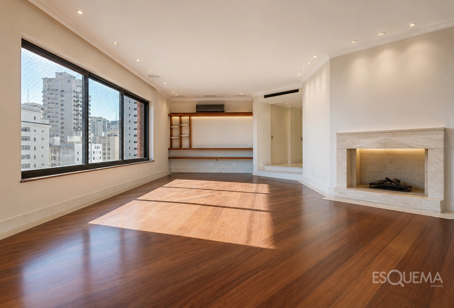 Vista para o skyline e living com lareira, a minutos do Ibirapuera - Imagem 7