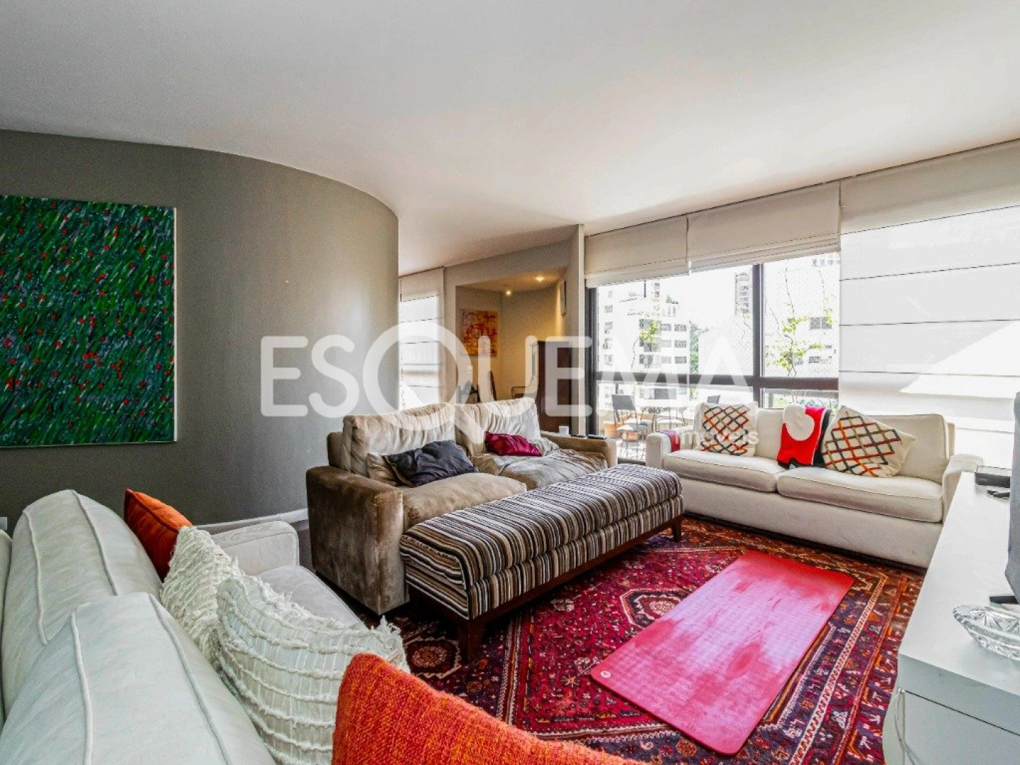 Apartamento reformado em prédio assinado por Ruy Ohtake - Imagem 1
