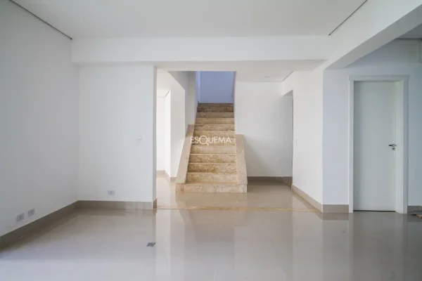 Casa nova no Jardim Europa
