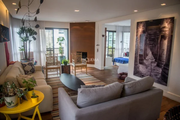 Apartamento reformado próximo à Avenida Faria Lima.