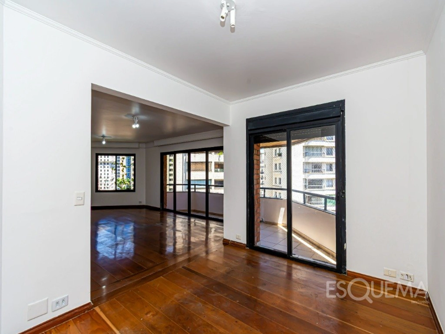 Apartamento amplo em rua tranquila no Itaim Bibi - Imagem 11