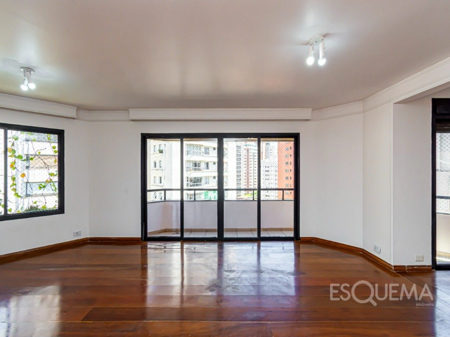 Apartamento amplo em rua tranquila no Itaim Bibi - Imagem 3