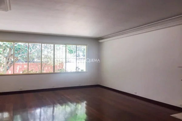 Casa comercial em localização privilegiada