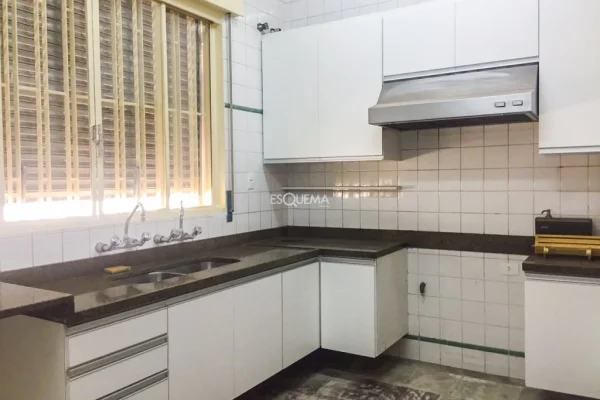 Casa comercial em localização privilegiada