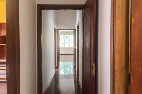 Casa comercial em localização privilegiada