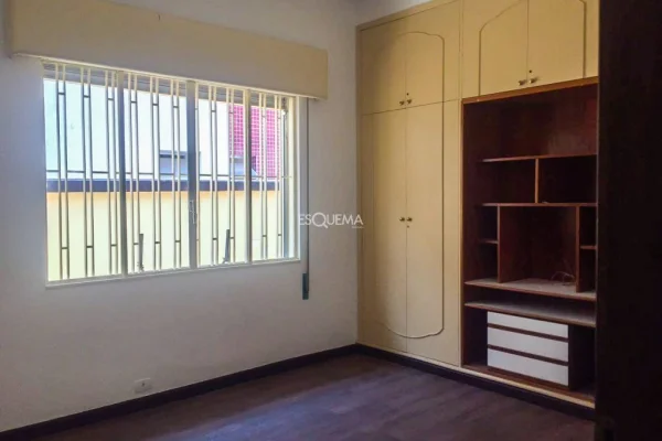 Casa comercial em localização privilegiada