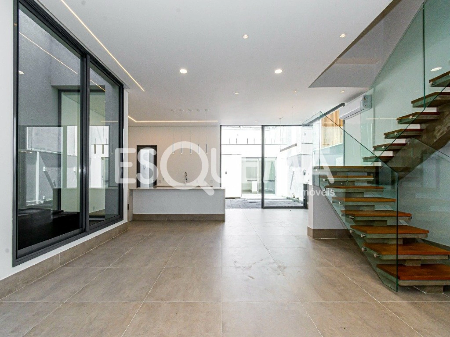 Casa nova com projeto moderno - Imagem 2