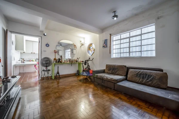 Casa para modernização em localização privilegiada