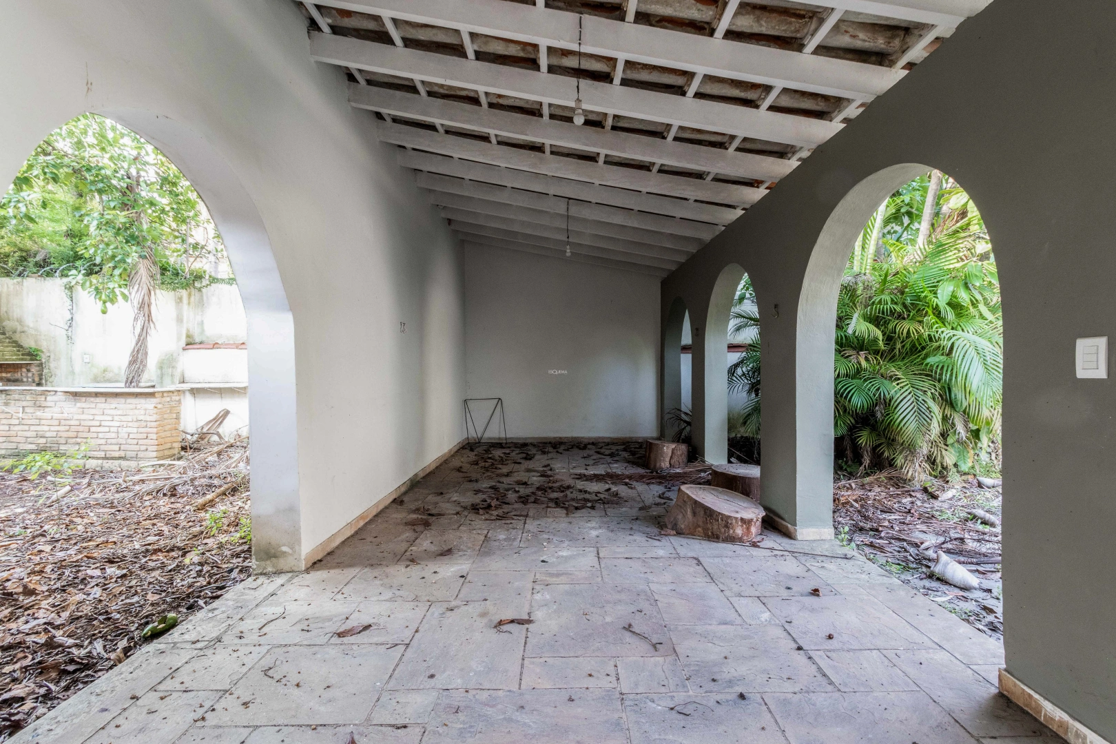 Casa com potencial para reforma, localizada em rua tranquila - Imagem 14