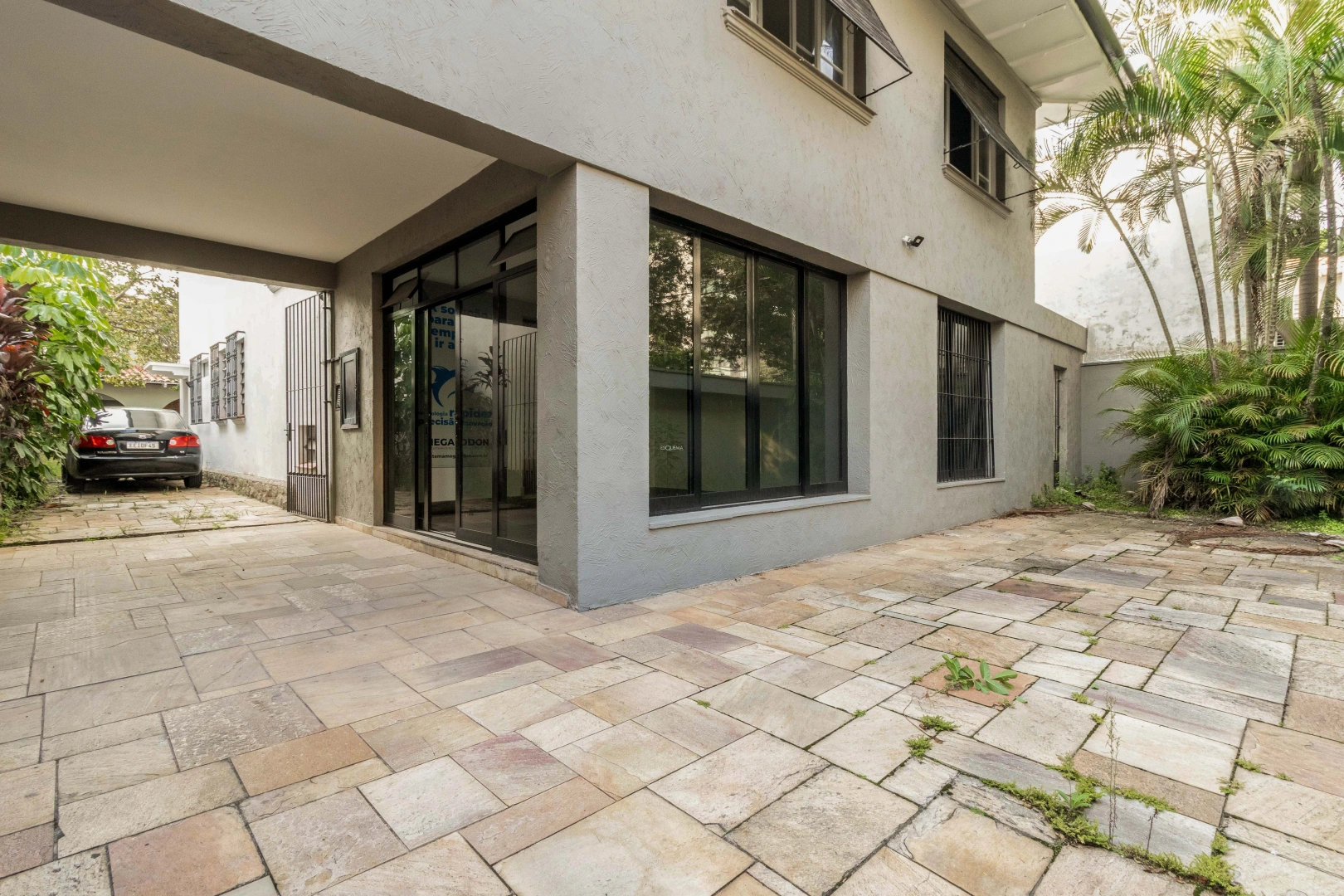 Casa com potencial para reforma, localizada em rua tranquila - Imagem 15