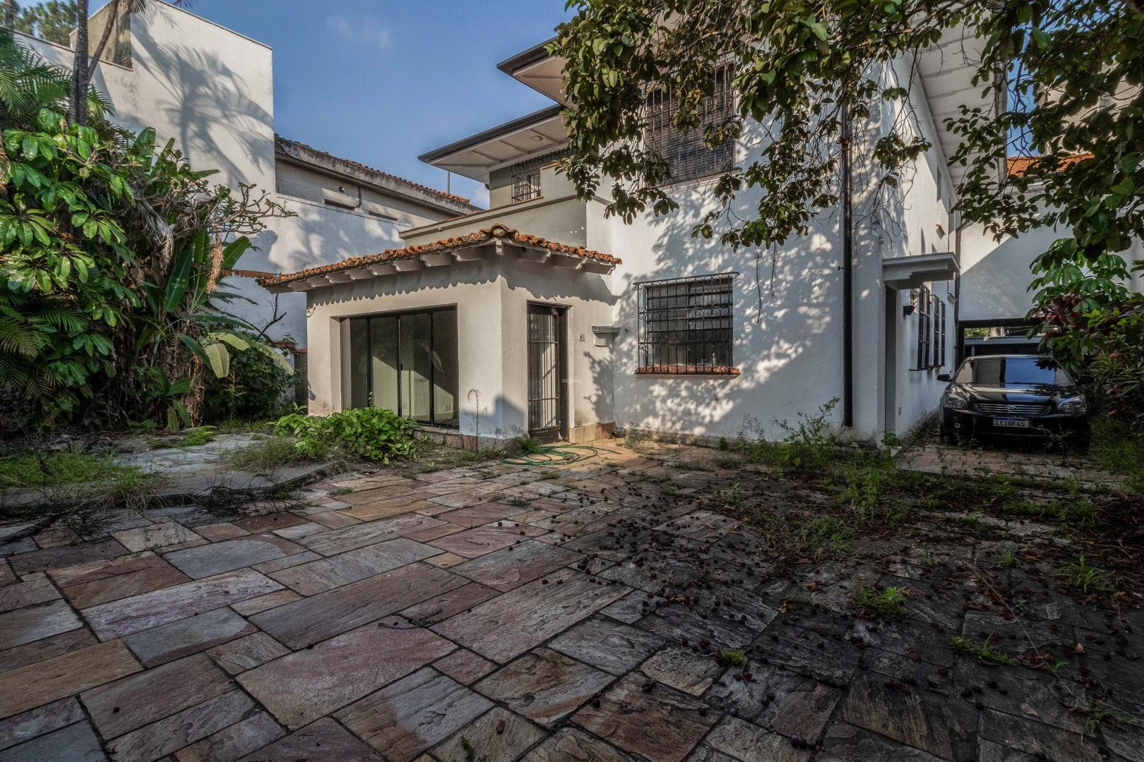 Casa com potencial para reforma, localizada em rua tranquila - Imagem 1
