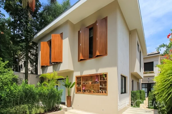Casa moderna e reformada