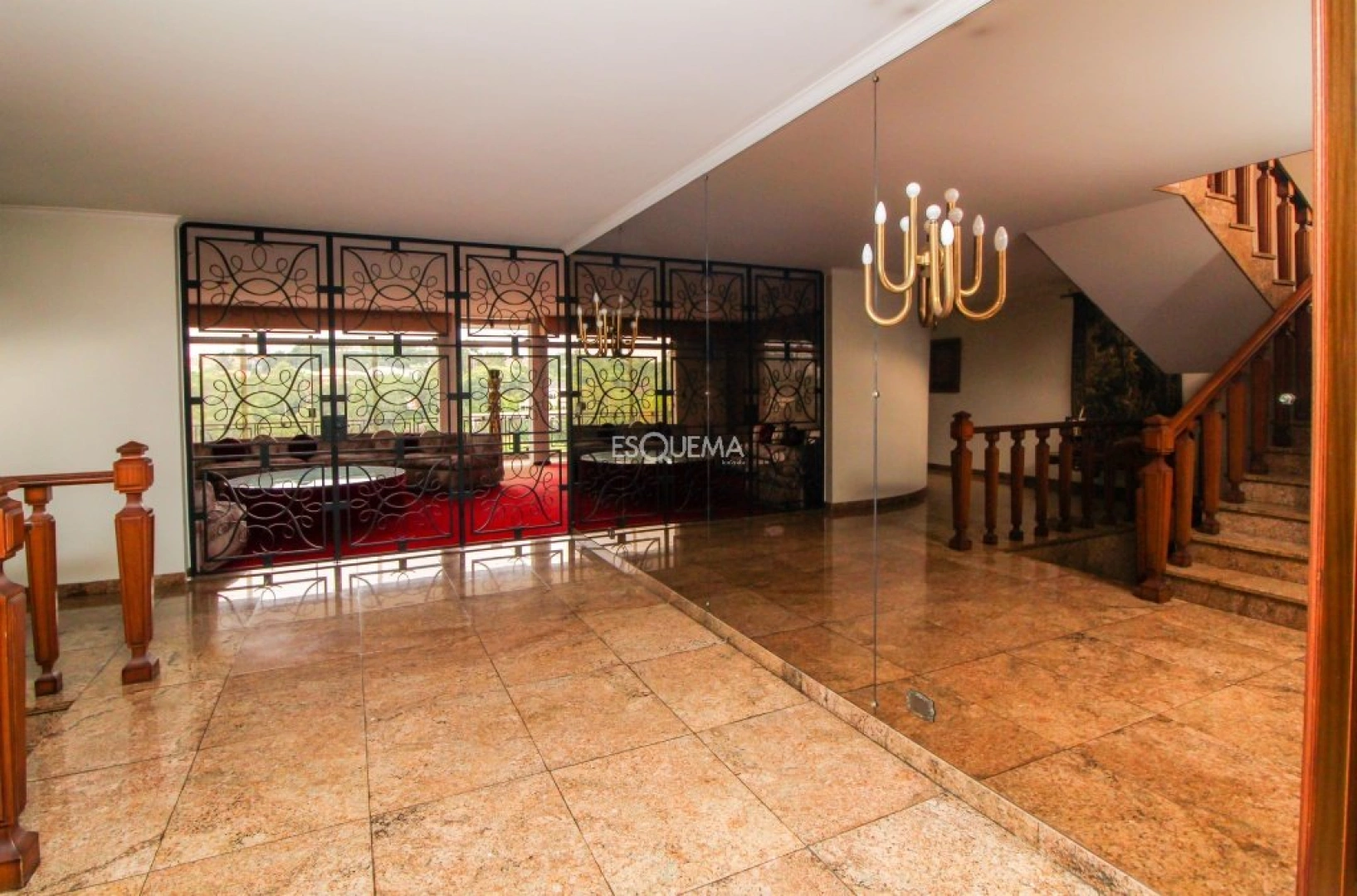 Casa em estilo clássico de alto padrão - Imagem 2