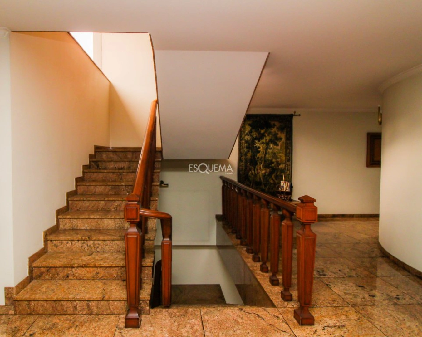 Casa em estilo clássico de alto padrão - Imagem 3