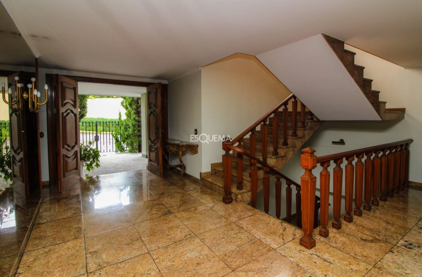 Casa em estilo clássico de alto padrão - Imagem 4