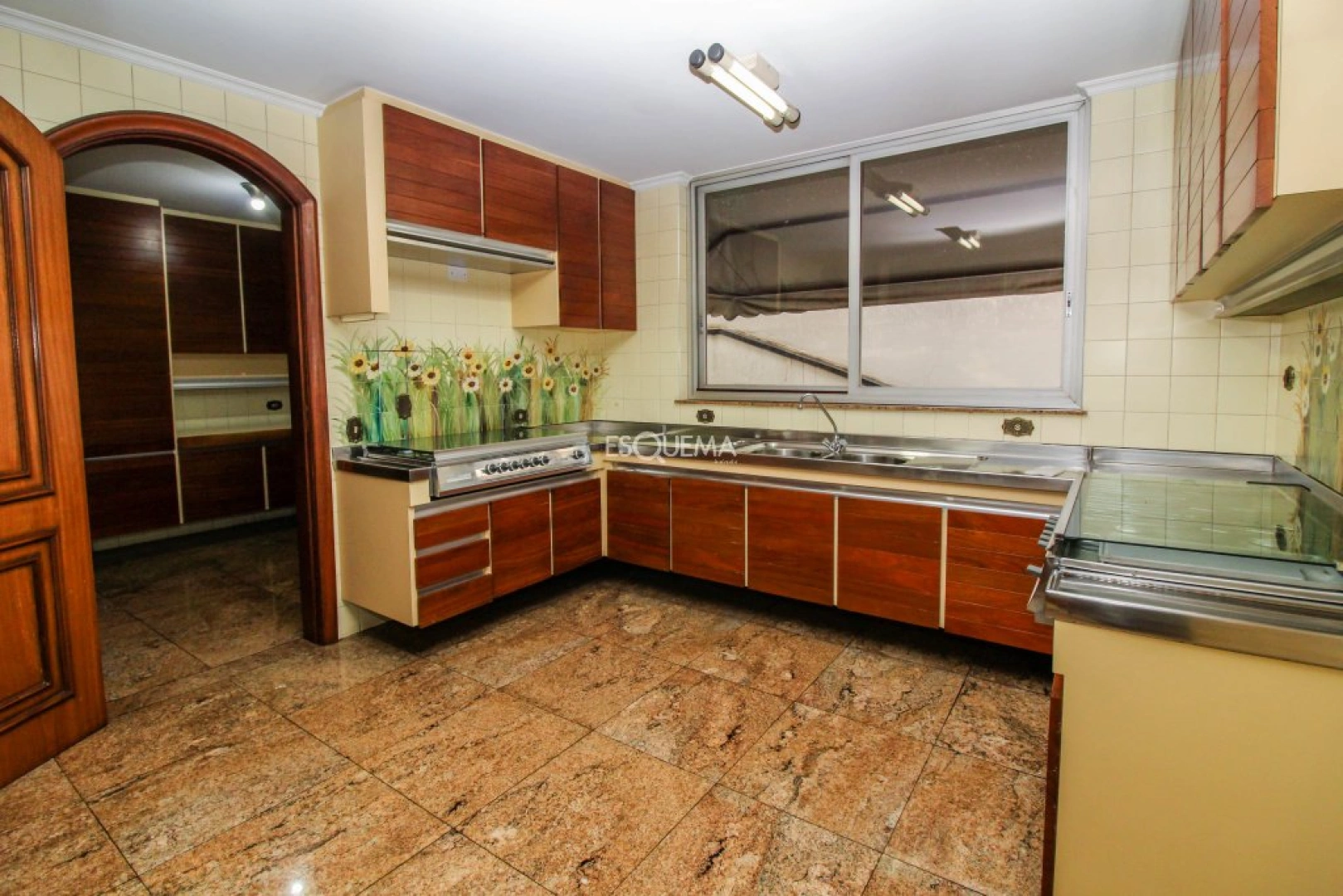 Casa em estilo clássico de alto padrão - Imagem 6