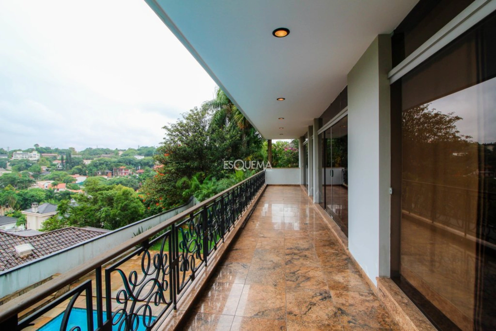 Casa em estilo clássico de alto padrão - Imagem 7