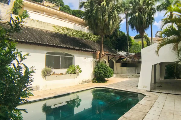 Casa com piscina na Cidade Jardim