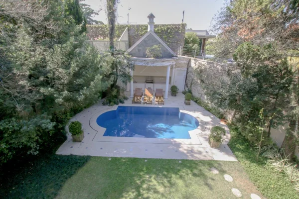 Casa com piscina no Cidade Jardim