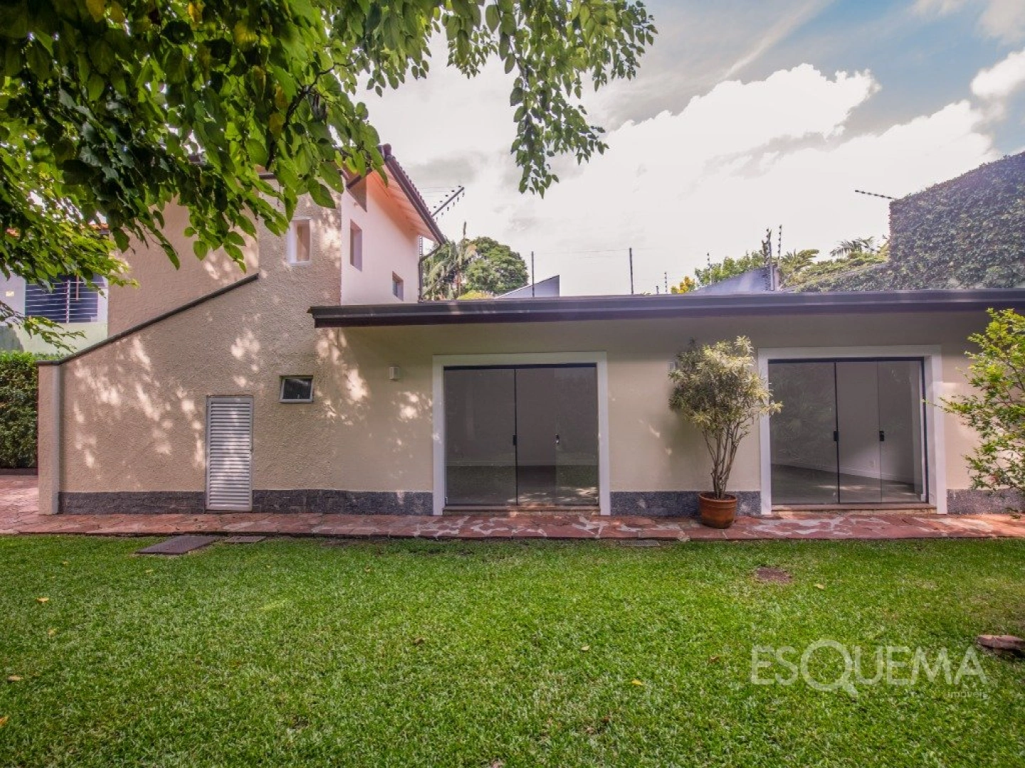 Casa para locação no Jardim Europa com amplo terreno - Imagem 1